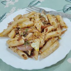 A picture of Schezwan Penne pasta.
