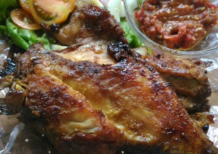 Bahan mengolah Ikan bakar bumbu kecap yang Enak Banget