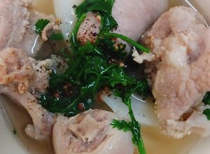 Hình của món Canh đuôi heo hầm củ cải trắng.