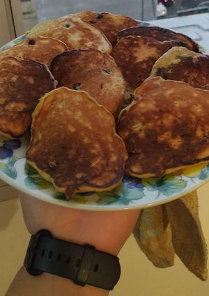 Una foto de Pancakes de manzana y arándanos