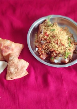 છોલે સમોસા ચાટ 🙂 રેસીપી મુખ્ય ફોટો