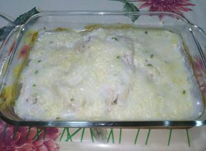 Una foto de Pescado con salsa blanca