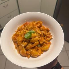 A picture of Spicy Tomato Burrata Chicken Pasta.