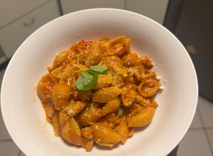 A picture of Spicy Tomato Burrata Chicken Pasta.