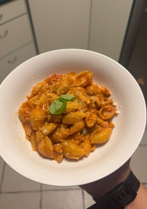 A picture of Spicy Tomato Burrata Chicken Pasta.