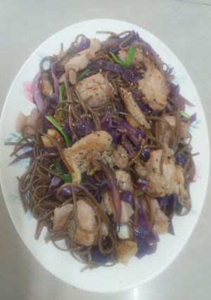 Hình của món Mì soba xào thịt ba chỉ.