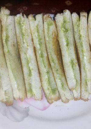 A picture of Cheese chutney sandwich.