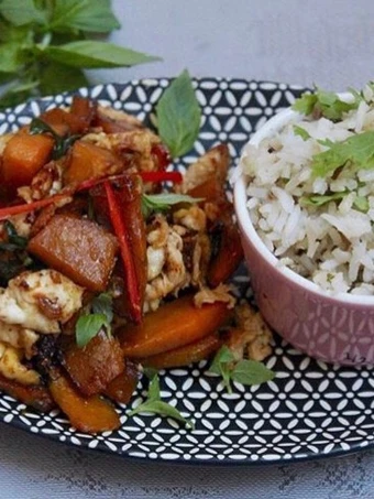 Easy Steps Prepare Recipes Stir fried thai pumpkin with egg, basil and chilli the  Makes Drooling Tasty.