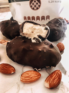 Una foto de Mini Magnum almendrado casero