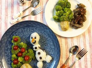 Hình của món Bento Olaf phong cách giáng sinh.