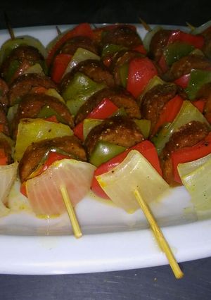 Una foto de Brochetas de chorizo de seitán