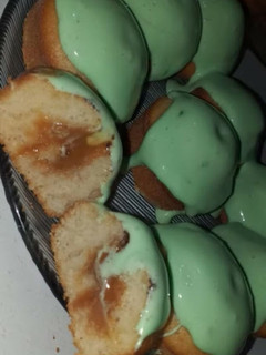 Una foto de Cupcakes caseros rellenos de dulce de leche