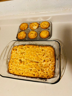 A picture of Semolina cake plus cup cakes 🧁.