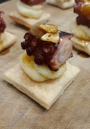 Foto principal de Montadito de pulpo con puré de patata en hojaldre