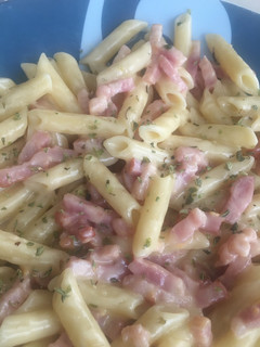 Una foto de Macarrones con nata y bacon