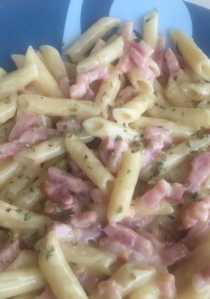 Una foto de Macarrones con nata y bacon