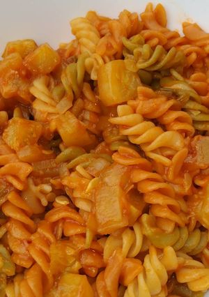 Una foto de Espirales con calabacín y salsa de soja y teriyaki