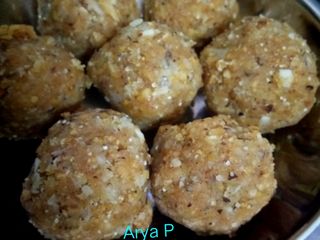 ड्राई फ्रूट गोंद के लड्डू (Dry fruit gond ke laddu recipe in Hindi)