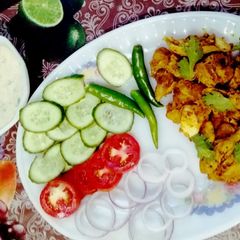 A picture of Chicken Tikka in fry Pan🍗😋.