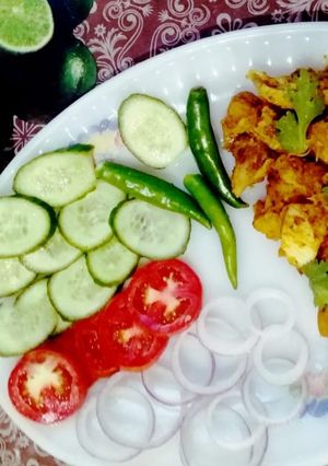 A picture of Chicken Tikka in fry Pan🍗😋.