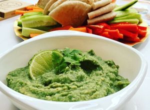 Foto principal de Hummus de espirulina y cilantro🌱