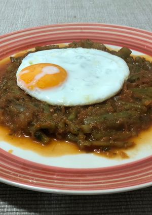 Una foto de Tagarninas con tomate y huevo 🍳