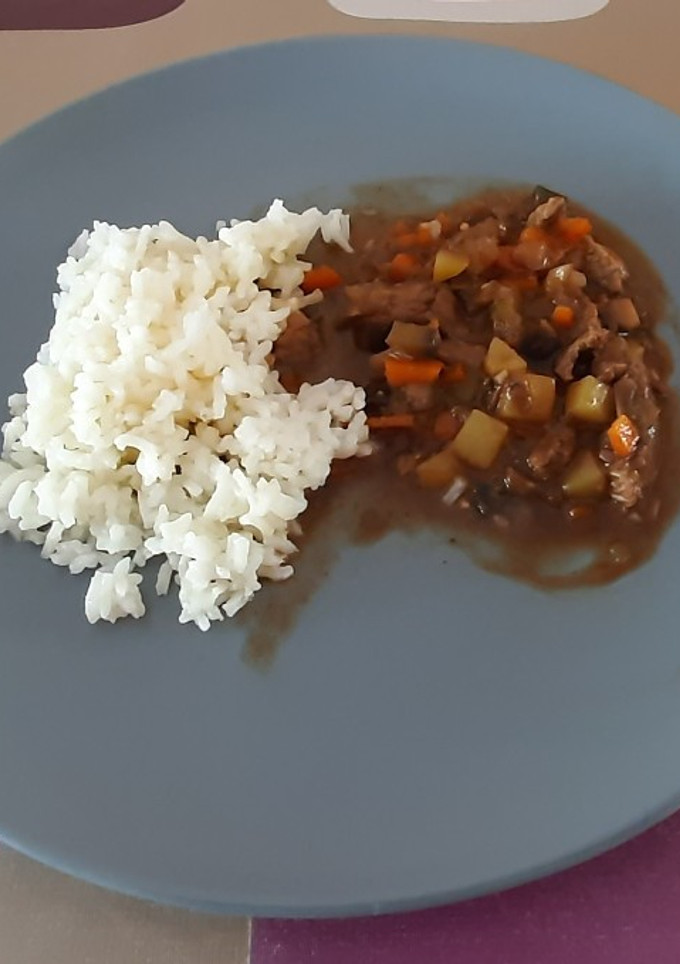 Una foto de Tiras de ternera con arroz blanco