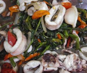 Resep Mudah Cumi kangkung saos tiram Enak Sempurna