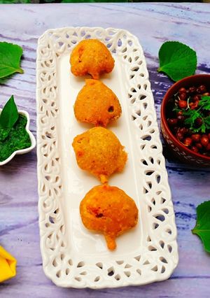 A picture of Ajwain Patte ke Pakode or Carom Leaf Fritters.
