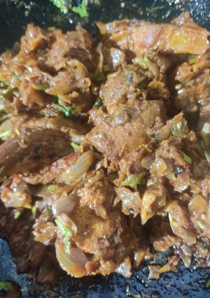 A picture of लहसुनी चिकन.