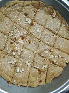 ગોળ પાપડી(Gol Papadi Recipe in Gujarati) રેસીપી મુખ્ય ફોટો