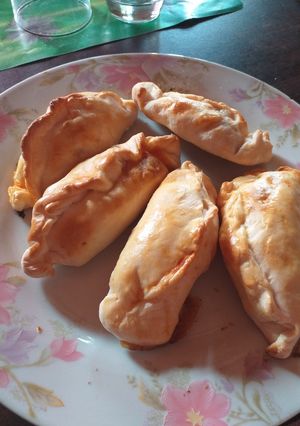 Una foto de Empanadas caprese