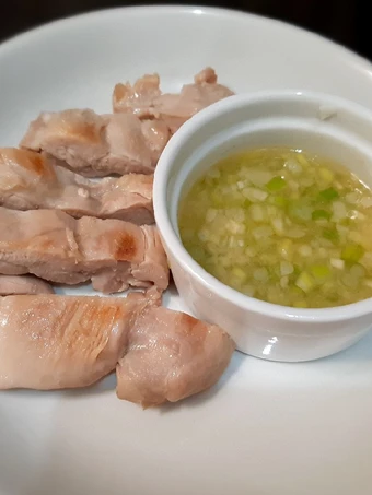 Cara Sederhana Membuat Resep  97. Easy Juicy Steam Chicken dengan saus daun bawang 👍 yang Bisa Manjain Lidah, Menggugah Selera