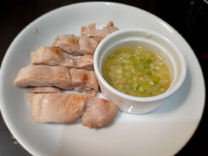 Cara Sederhana Membuat Resep  97. Easy Juicy Steam Chicken dengan saus daun bawang 👍 yang Bisa Manjain Lidah, Menggugah Selera