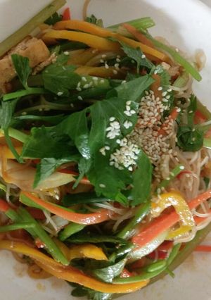 Hình của món Salad miến trộn bơ đậu phộng.