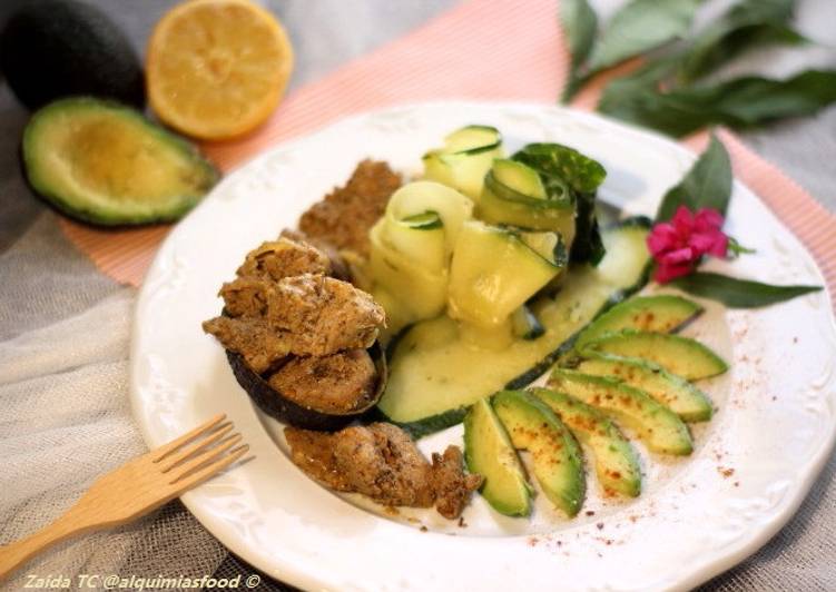 Keto-Salteado de Pollo Picante con Calabacín y Aguacate