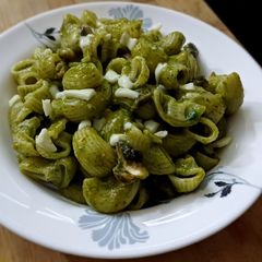 A picture of Creamy mushroom spinach pasta.