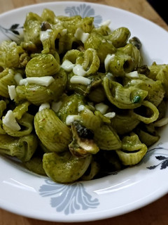 A picture of Creamy mushroom spinach pasta.