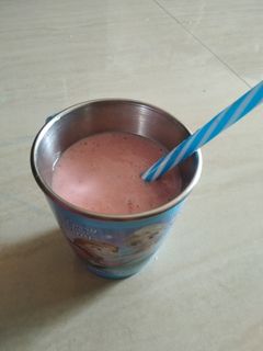 ஸ்ட்ராபெரி மில்க் ஷேக் செய்முறை முக்கிய புகைப்படம்