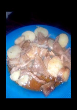 Una foto de Hígado encebollado con papas rápido y sencillo