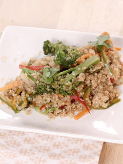 Una foto de Salteado de quinoa y vegetales - Quick Quinoa & Rice Cooker |Lékué