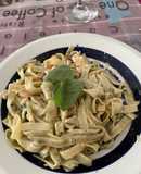Pasta casera con salmón y camarones