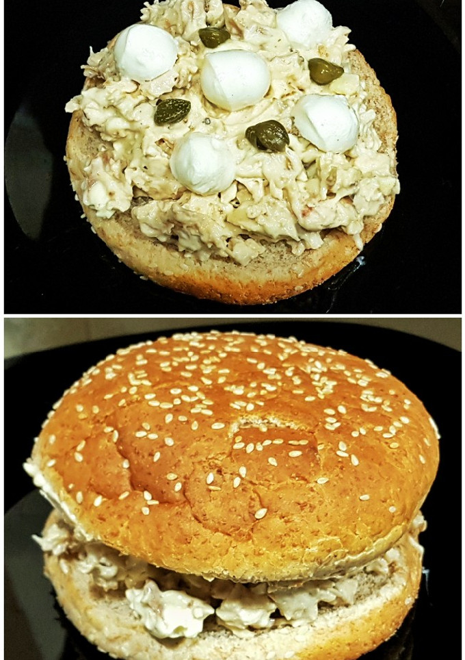 Una foto de Sándwich de pechuga de pollo, mozzarella y alcaparras