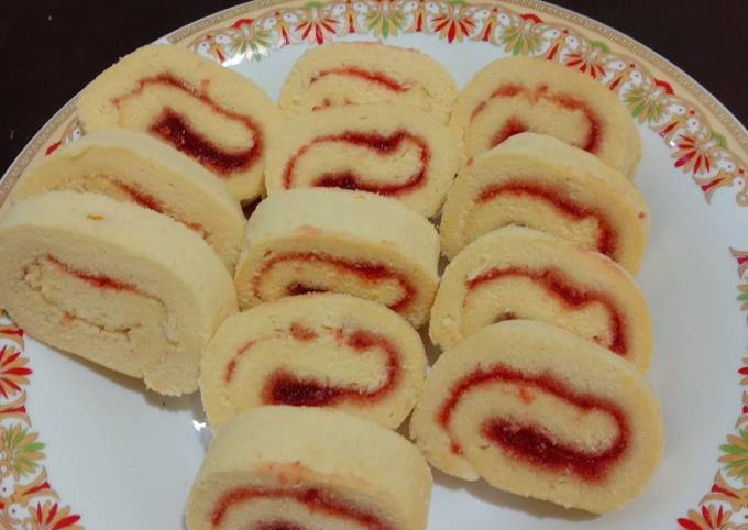 LuGu strawberry (Bolu gulung)