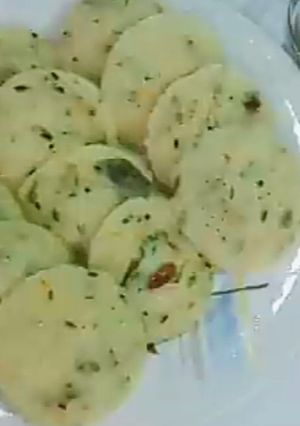 રવા ઈડલી (Rava Idli Recipe In Gujarati) રેસીપી મુખ્ય ફોટો