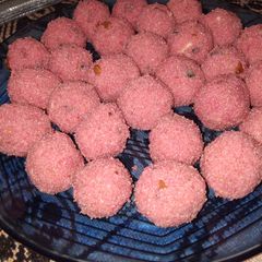 A picture of Suji dry fruits ladoo.
