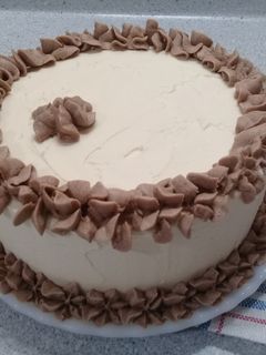 Una foto de Torta de vainilla esponjosa 🍰 | Bizcochuelo | Bizcocho