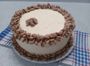 Una foto de Torta de vainilla esponjosa 🍰 | Bizcochuelo | Bizcocho
