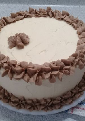 Una foto de Torta de vainilla esponjosa 🍰 | Bizcochuelo | Bizcocho