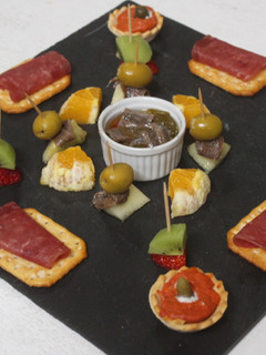 Una foto de Pizarra de entrantes variados